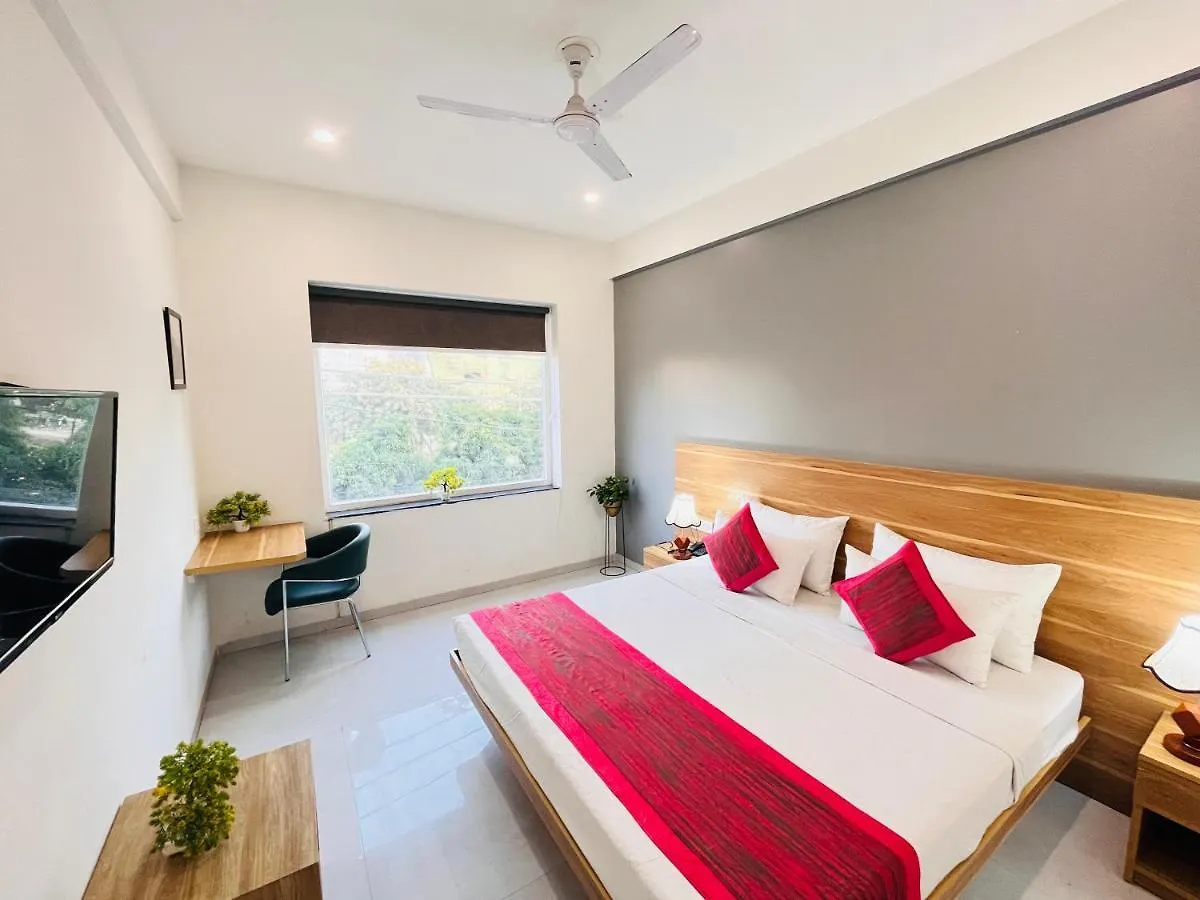 Hotel Infinity Stays Sector 45 Gurgaon - Couple Friendly 3*,