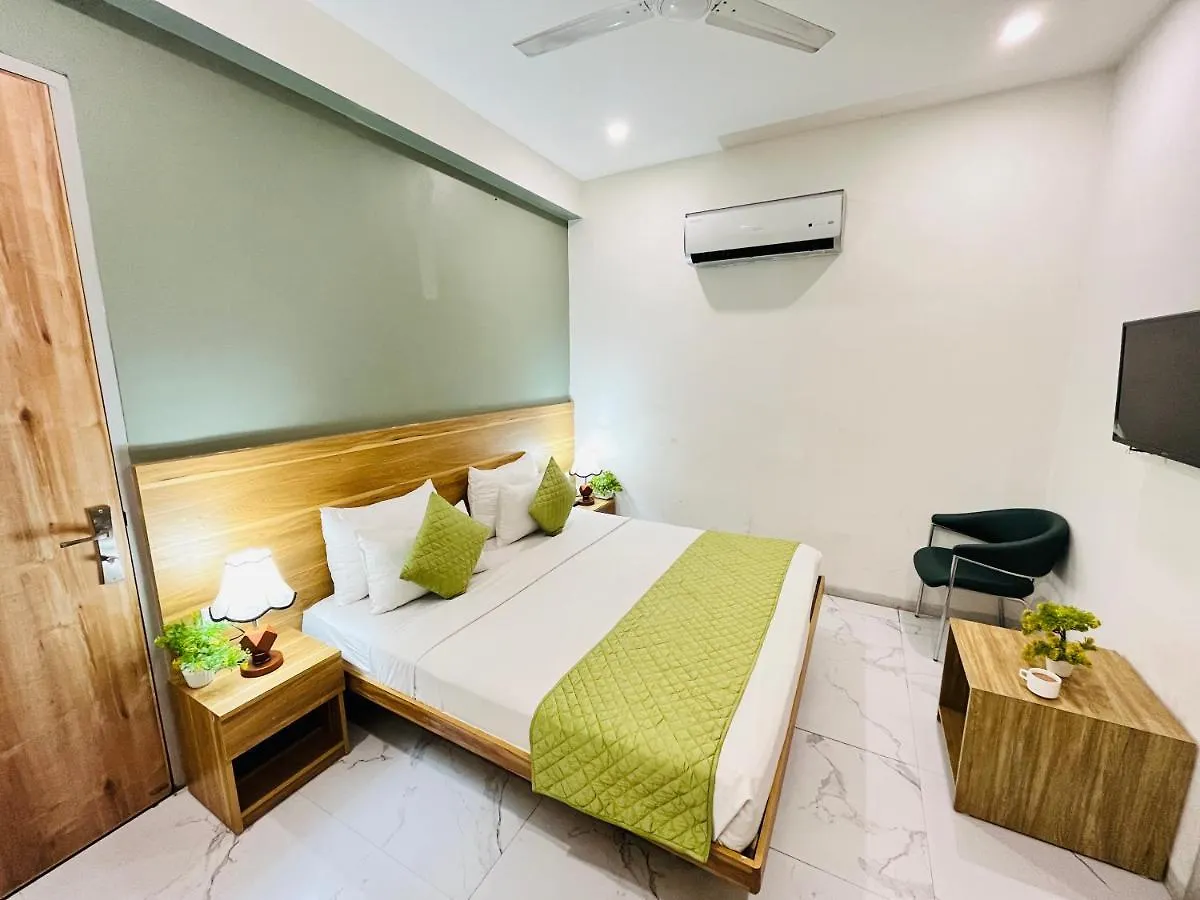Hotel Infinity Stays Sector 45 Gurgaon - Couple Friendly