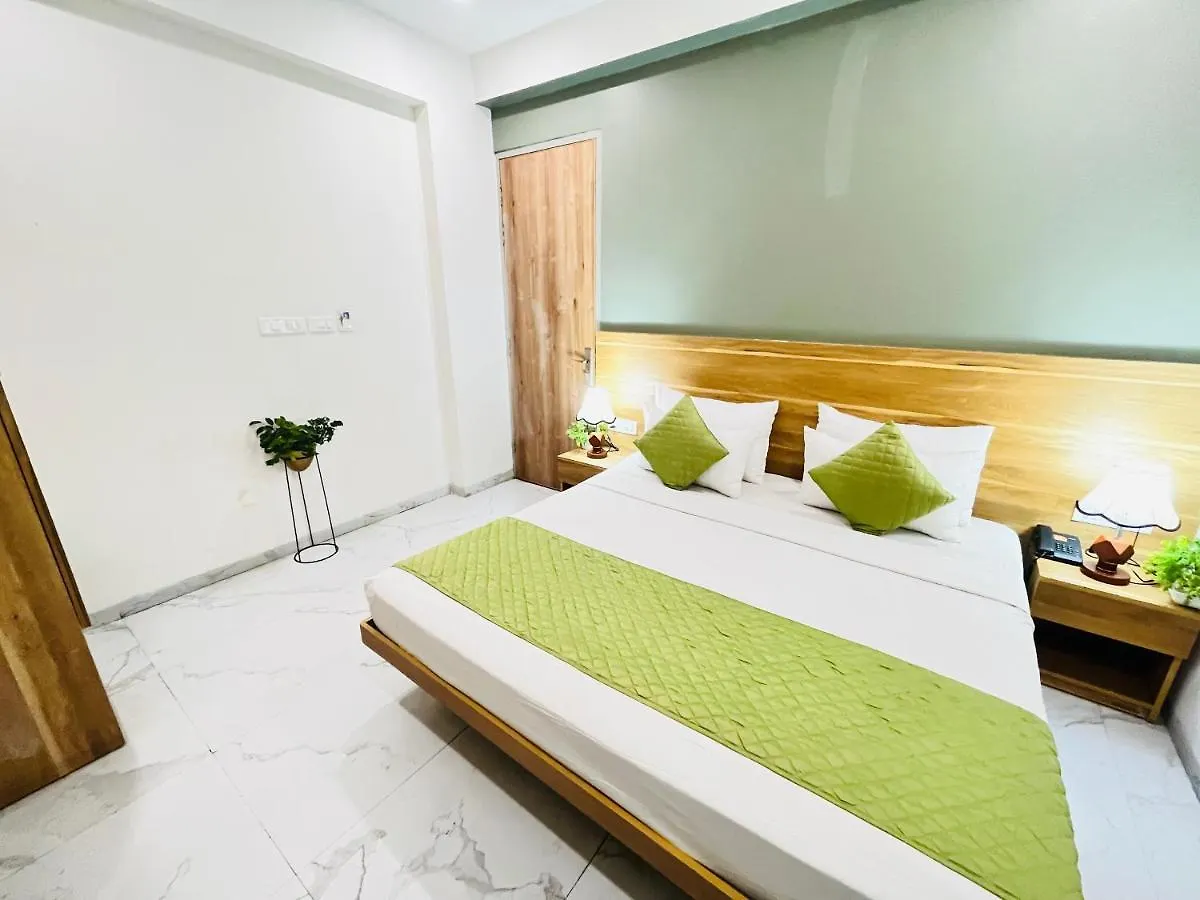 Hotel Infinity Stays Sector 45 Gurgaon - Couple Friendly Indien