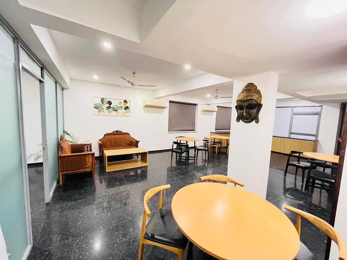 Hotel Infinity Stays Sector 45 Gurgaon - Couple Friendly Indien
