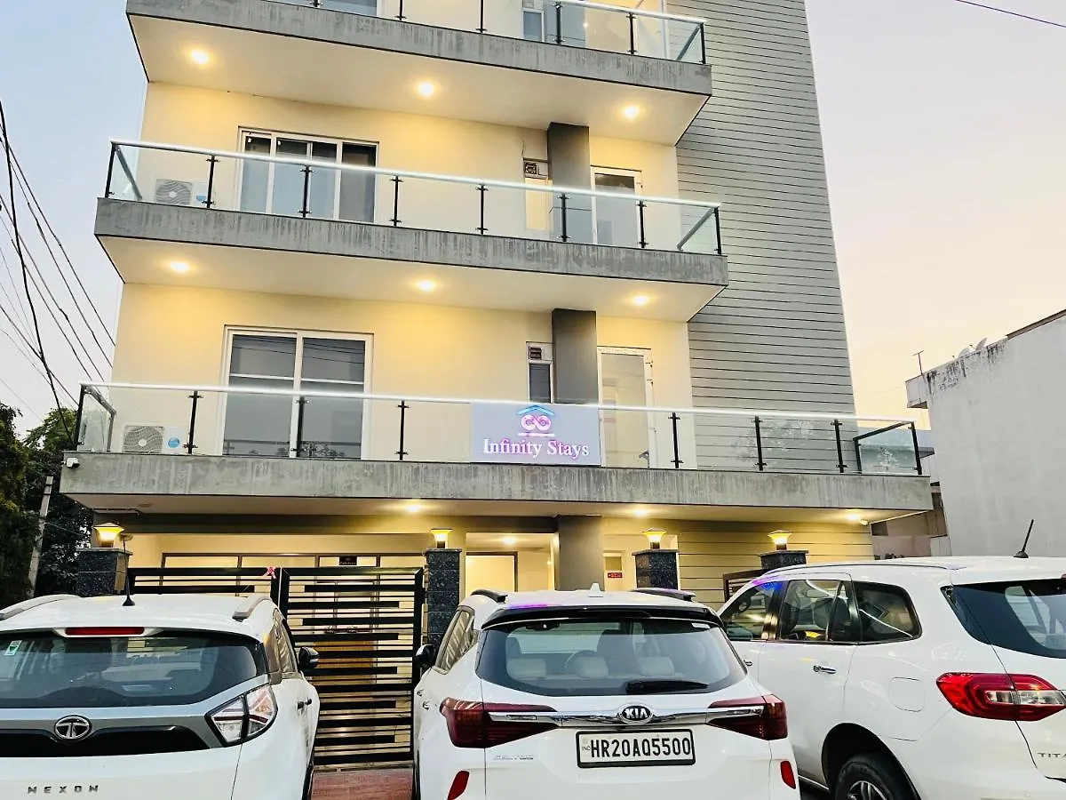 Hotel Infinity Stays Sector 45 Gurgaon - Couple Friendly 3*,
